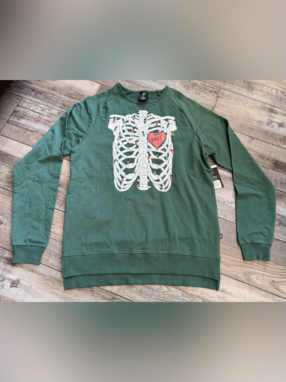 💚 NWT Rags “Skelly” Green Crewneck Sweatshirt with Rib Cage & Heart Graphic.